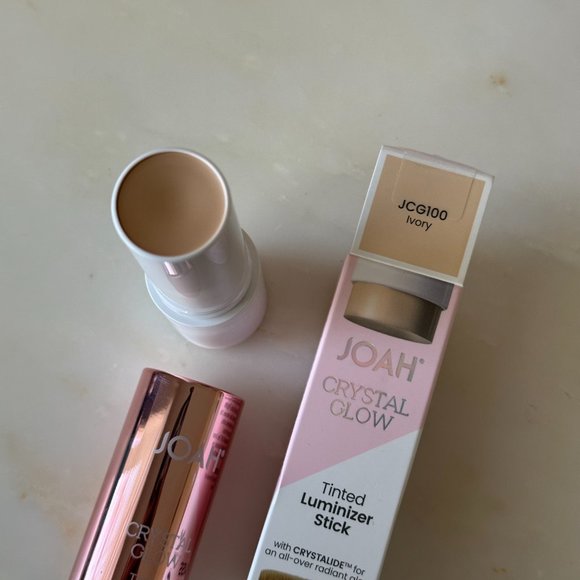 JOAH Crystal Glow Ivory Tinted Luminizer Stick - Picture 2 of 4